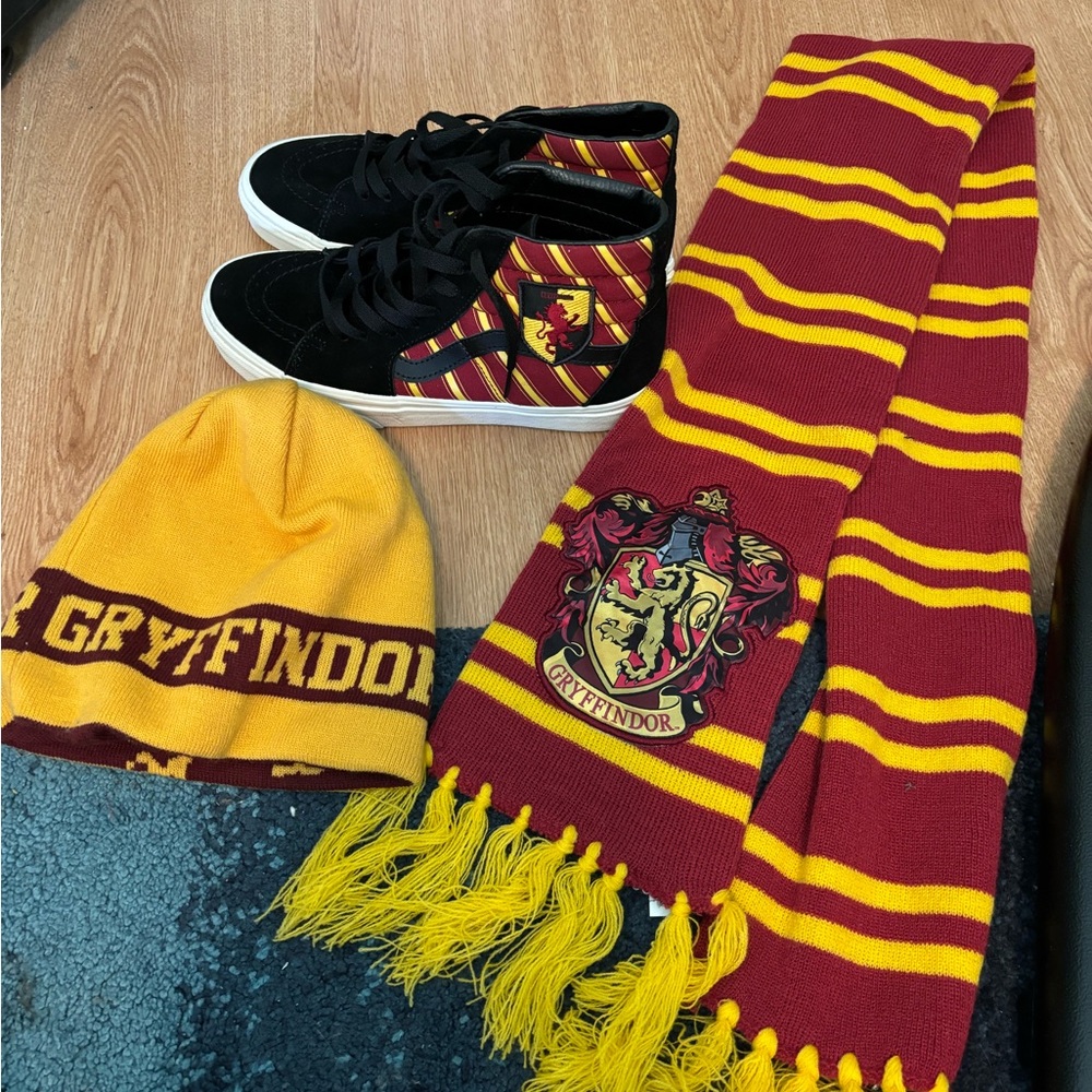 GRYFFINDOR VANS SHOES, SCARF AND BEANIE 💛❤️
